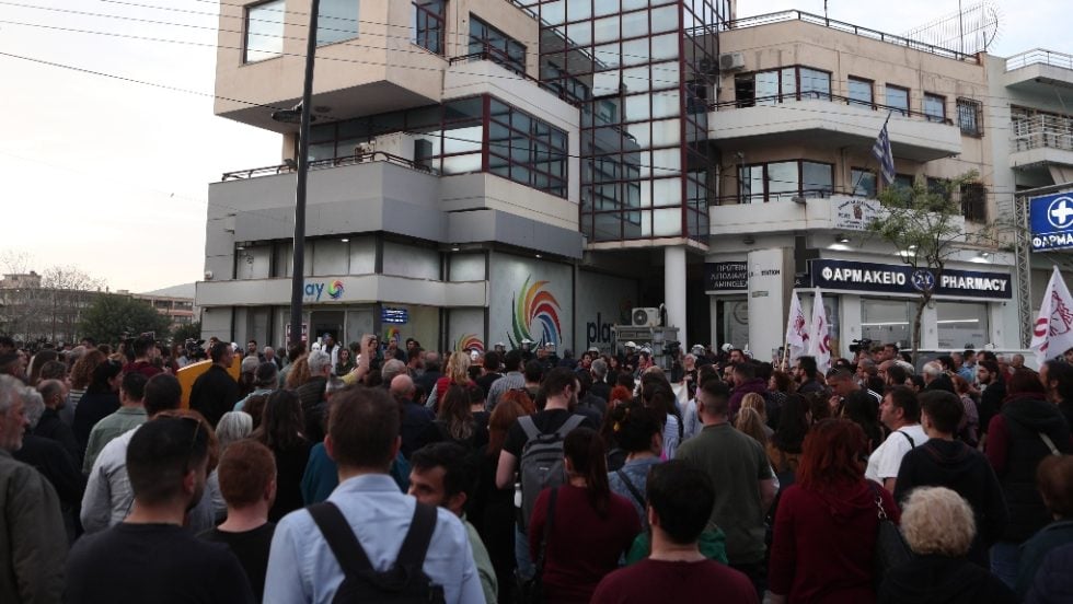 Συγκέντρωση εξω απο το Αστυνομικό Τμήμα των Αγίων Αναργύρων για τη δολοφονία της 28χρονης Κυριακής Γρίβα